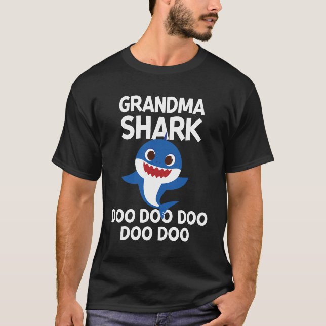 Grandma Shark Doo Doo Doo Funny Grandma T-Shirt (Front)