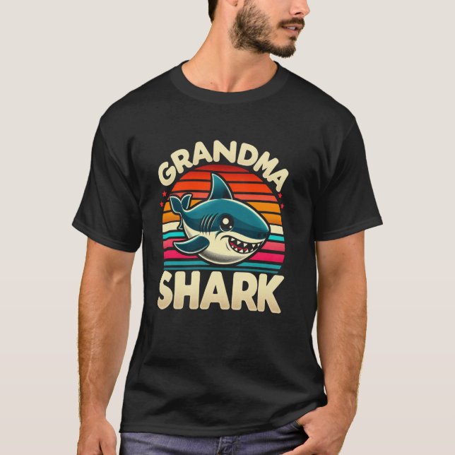 Grandma Shark Funny Shark Matching Family for Wome T-Shirt (Front)