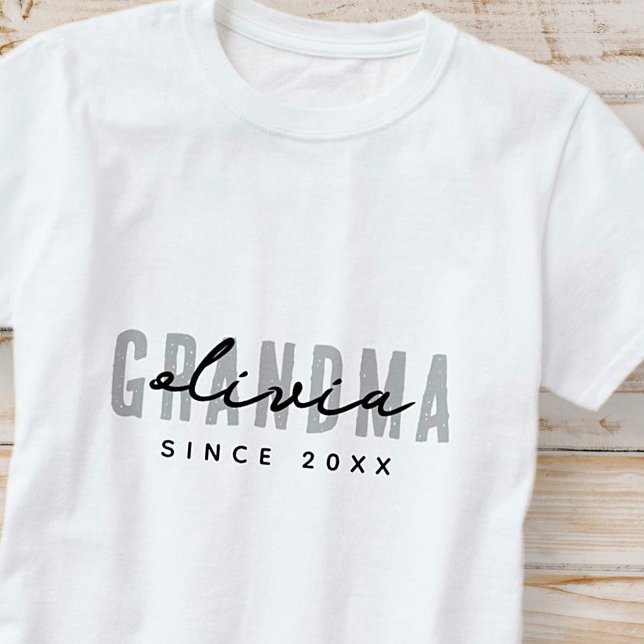 Grandma Since 20XX Modern Simple Preppy T-Shirt (Creator Uploaded)