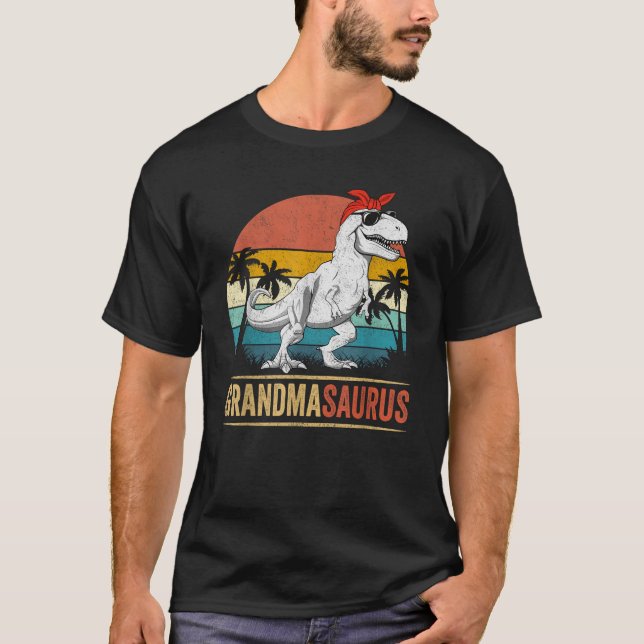 Grandmasaurus T Rex Dinosaur Grandma Saurus Family T-Shirt (Front)