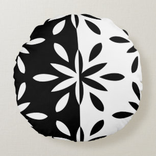 Graphic Black and White Geometric Flower Pattern Round Cushion