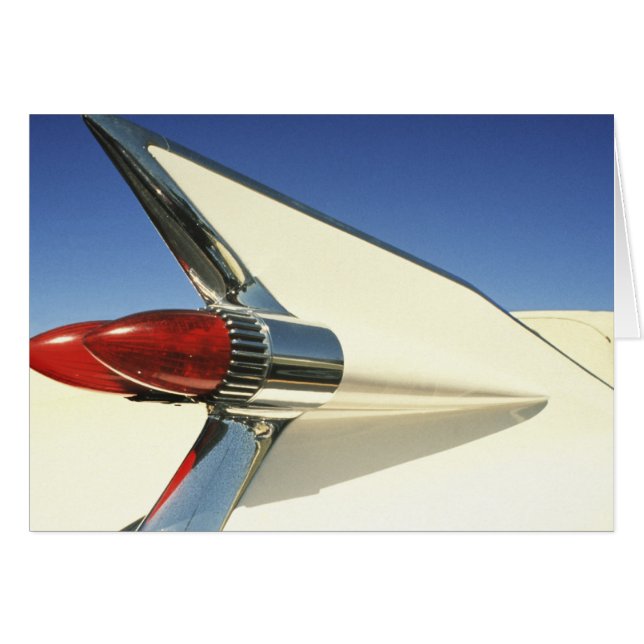 Graphic: Close-up of fin and taillight on (Front Horizontal)