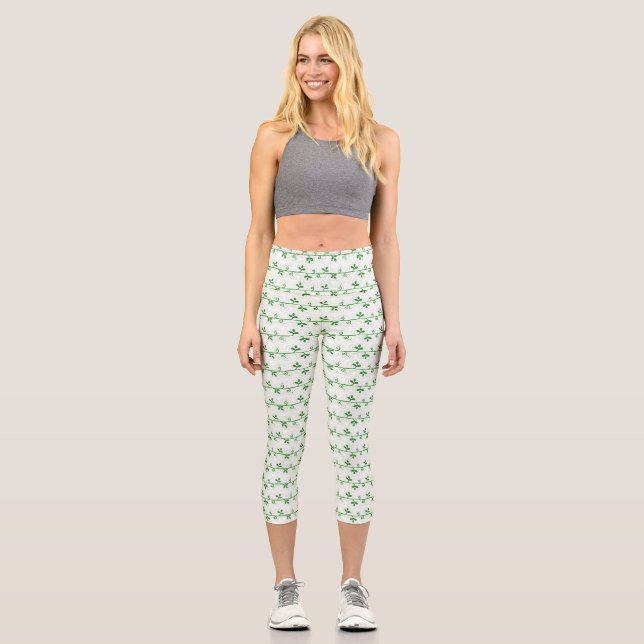 Graphic Floral Seamless Pattern Capri Leggings (Front)