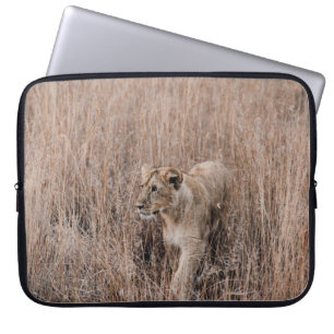 GRAY AND BROWN LION SURROUNDED BY BROWN GRASS LAPTOP SLEEVE