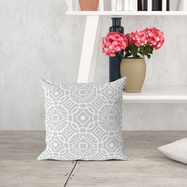 Gray and White Quatrefoil Pattern Cushion (Creator Uploaded)
