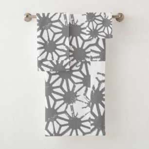 Gray geometric pattern bath towel set