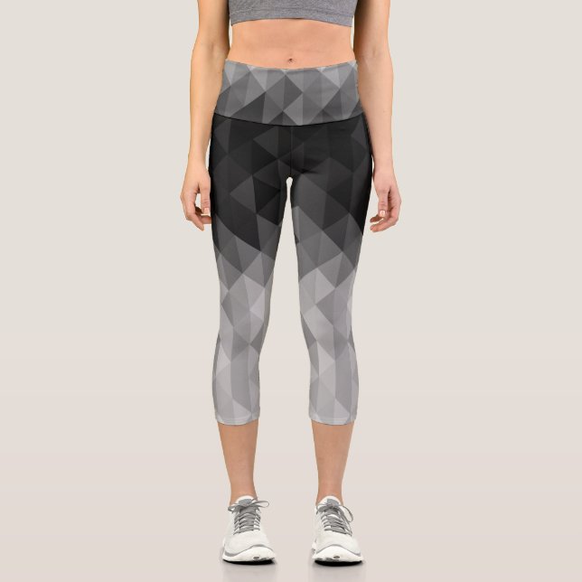 Grayscale triangle geometric squares pattern capri leggings (Front)