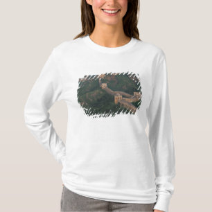 Great Wall winding through mountains. T-Shirt
