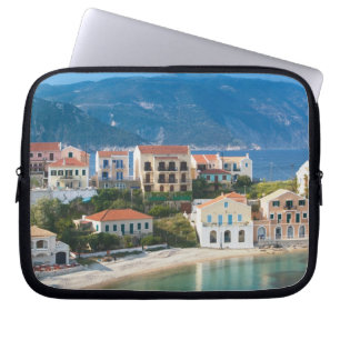 GREECE, Ionian Islands, KEFALONIA, Assos: 2 Laptop Sleeve