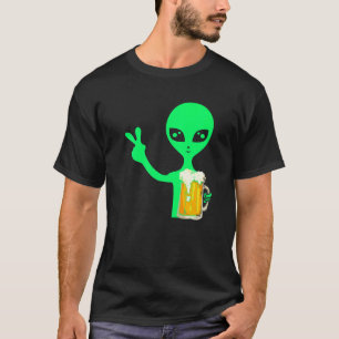 Green Alien Beer Drinker Halloween Alien Drinking T-Shirt