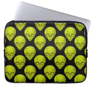 Green alien heads laptop sleeve