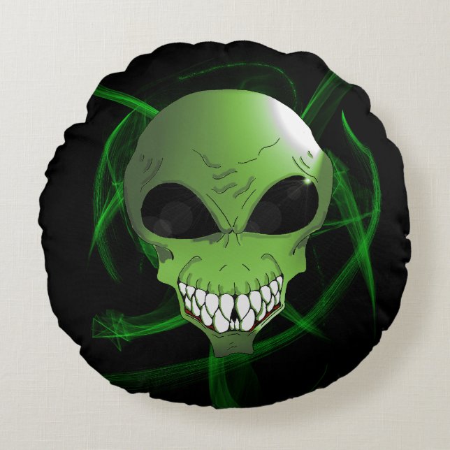 Green alien Round Throw Pillow (Front)