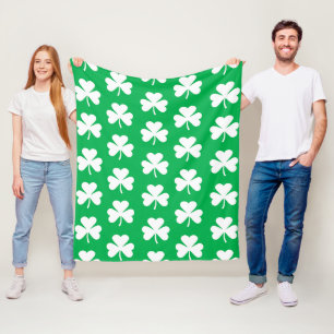 Green and White Clover Pattern Fleece Blanket