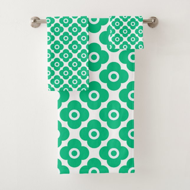 Green and white simple floral pattern retro bath towel set (Insitu)