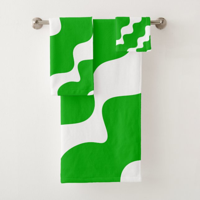 Green and white slanting waves pattern  bath towel set (Insitu)