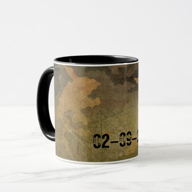 Green camouflage pattern vintage V2.0 Mug (Front Left)