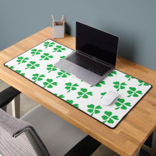 Green four clover leaves white desk mat