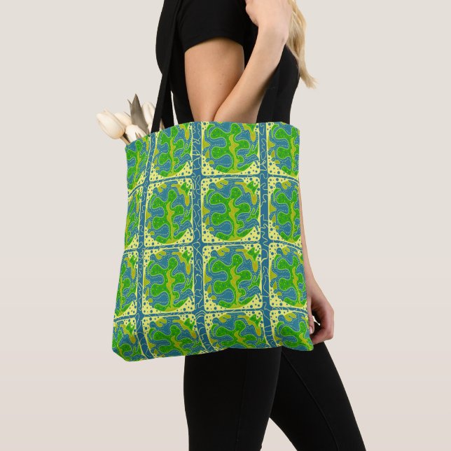 Green geometric pattern tote bag (Close Up)