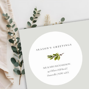 GREEN GOLD RED BERRIES WREATH SEASONS GREETINGS CLASSIC ROUND STICKER