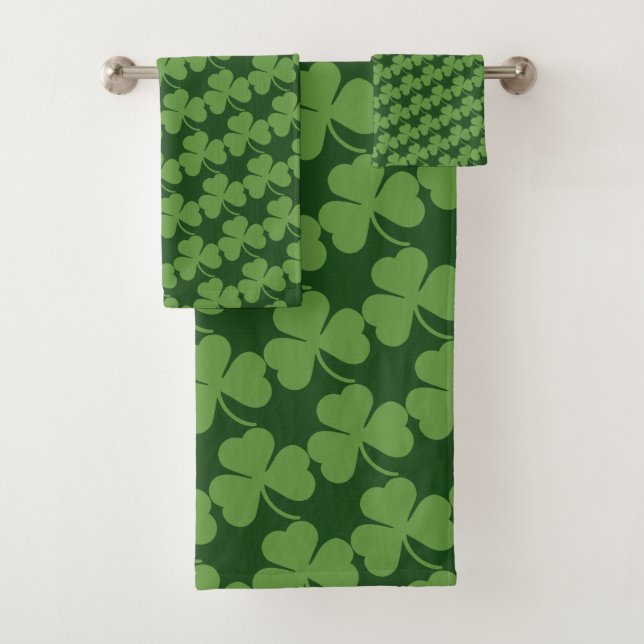 Green Irish Shamrocks Bath Towel Set (Insitu)