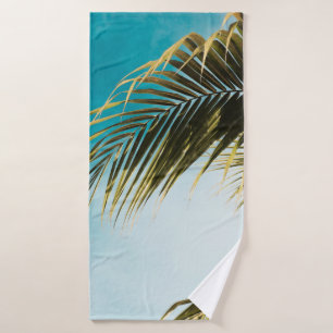 Green palm tree under blue sky bath towel