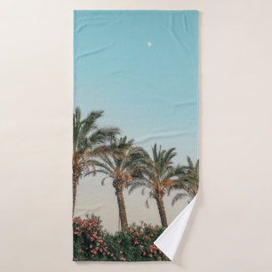 GREEN PALM TREES UNDER BLUE SKY BATH TOWEL