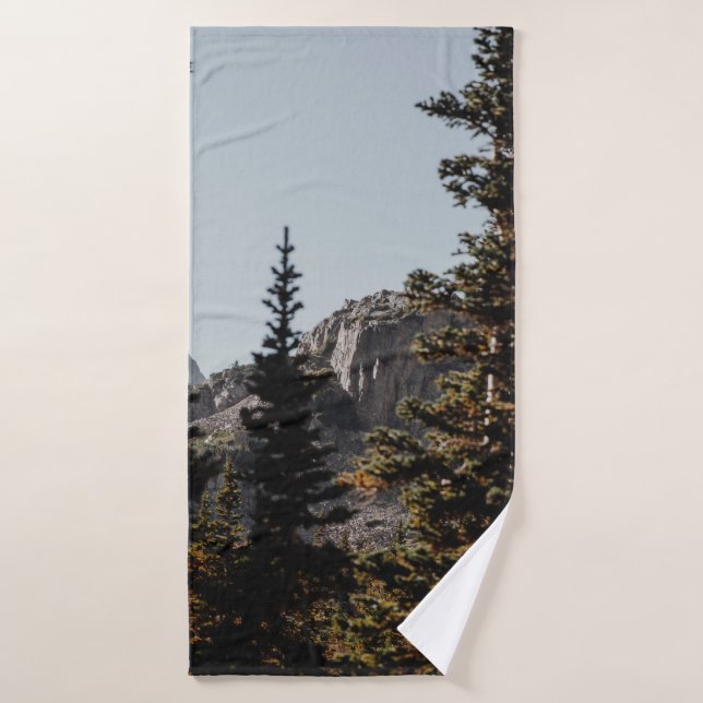GREEN PINE TREES NEAR MOUNTAIN DURING DAYTIME BATH TOWEL (Bath Towel)