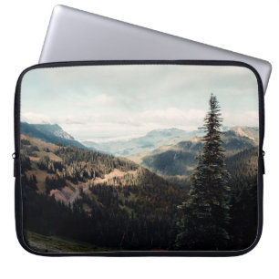 GREEN PINE TREES ON MOUNTAIN UNDER WHITE CLOUDS DU LAPTOP SLEEVE