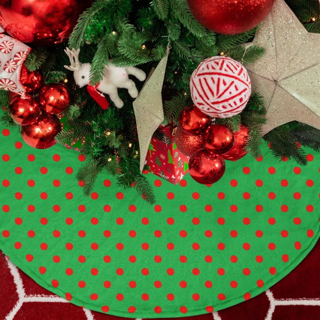 Green Polka Dot Brushed Polyester Tree Skirt (Creator Uploaded)