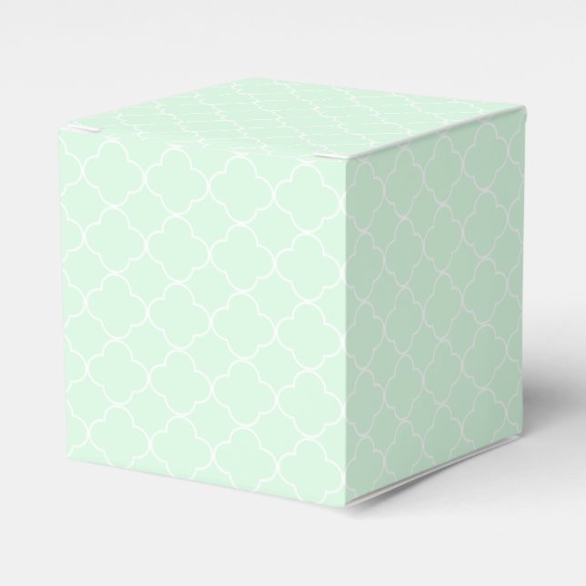 Green Quatrefoil Favour Box (Front Side)