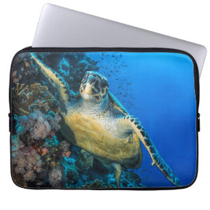 Green Sea Turtle   Red Sea Laptop Sleeve