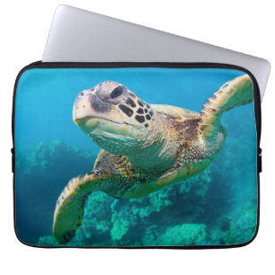 Green Sea Turtle Swimming Over Coral Reef Hawaii Laptop Sleeve
