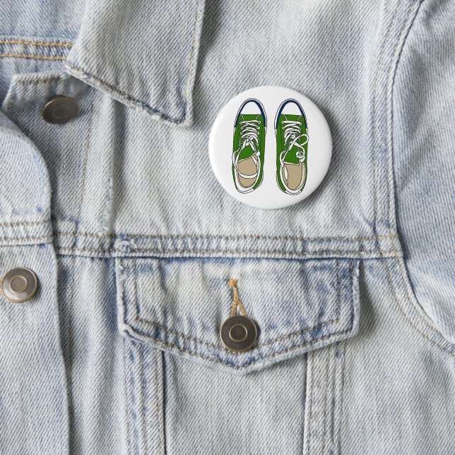 Green sneakers 6 cm round badge (In Situ)