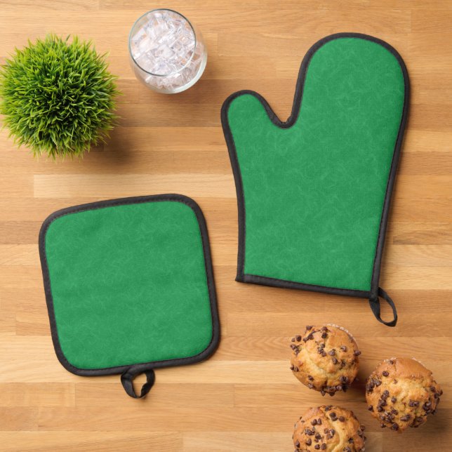Green textured surface with  swirling pattern oven mitt & pot holder set (Top Down)