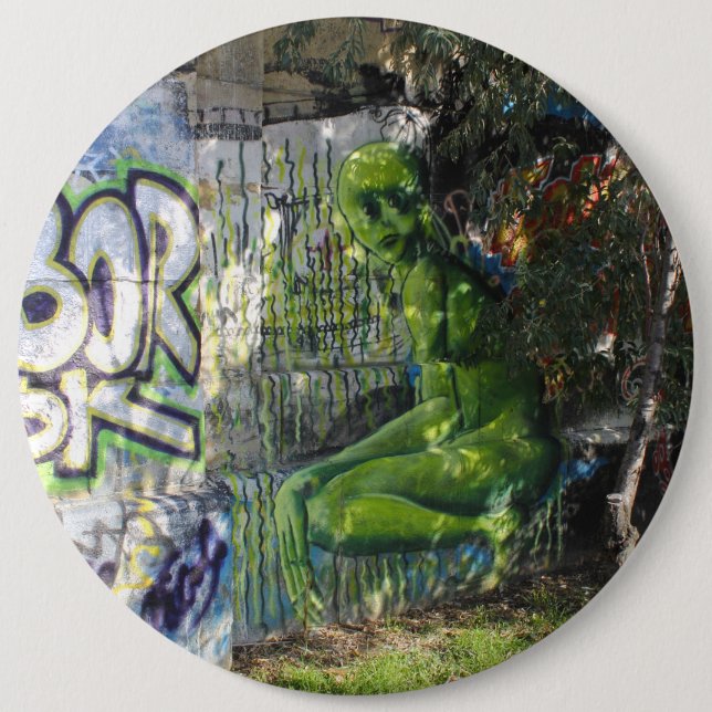 Green Visitor From Outer Space Graffiti 6 Cm Round Badge (Front)