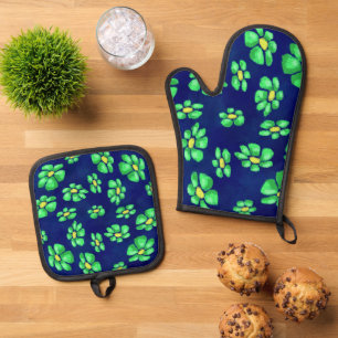 Green Whimsical Flowers Daisies on Blue Background Oven Mitt & Pot Holder Set