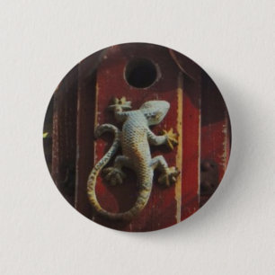 grey lizard on worn wood 6 cm round badge