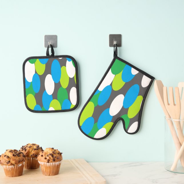Grey Oven Mitt & Potholder With Green Blue Ovals Pot Holder Set (Insitu(Hanging))