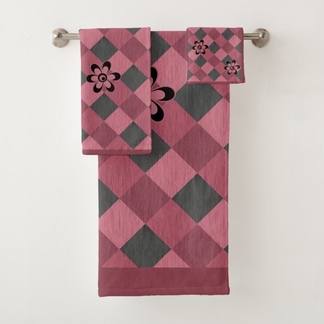 Grey pink geometric chequered pattern with flowers bath towel set (Insitu)