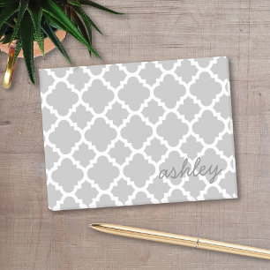 Grey Quatrefoil Pattern with handwritten font Name Post-it Notes