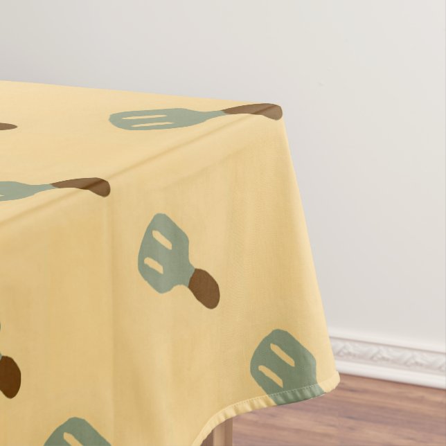 Grey spatula drawing pattern brown tablecloth (In Situ)
