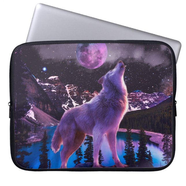 Grey wolf howling in forest laptop sleeve (Front)