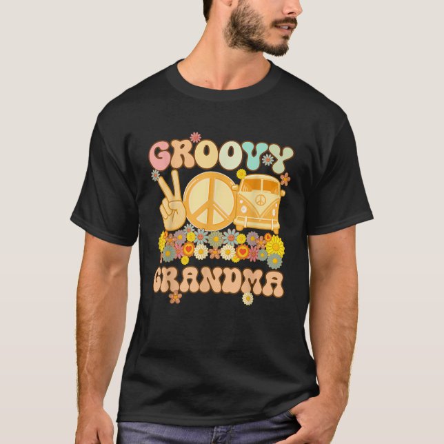 Groovy Grandma Retro Matching Family Baby Shower M T-Shirt (Front)
