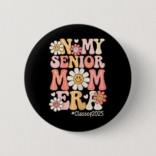 Groovy In My Senior Mum Era Cl Of 2025 Senior Mum  6 Cm Round Badge