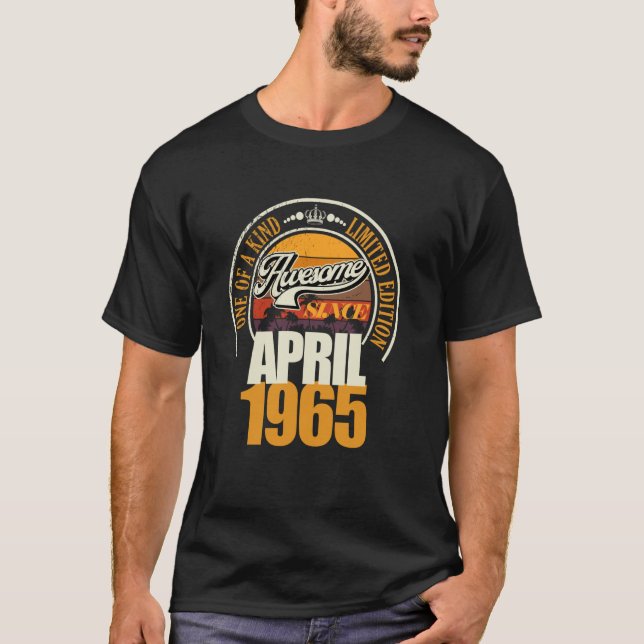 Großartig seit April 1965 60th Birthday Saying 60  T-Shirt (Front)