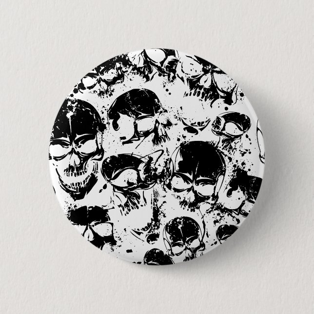 Grunge sculls print 6 cm round badge (Front)