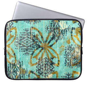 Grungy Tribal: Ethnic Rug Motif Laptop Sleeve