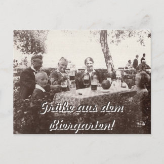 Grüße aus dem Biergarten Schwarzweißfoto Familie Postcard
