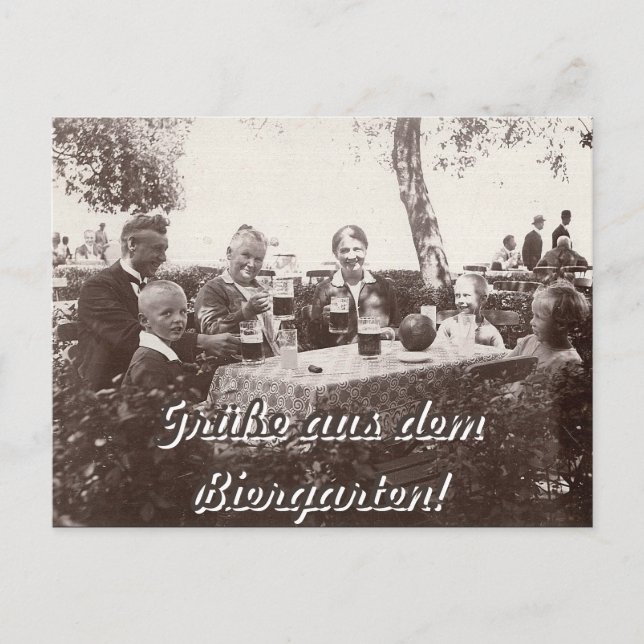 Grüße aus dem Biergarten Schwarzweißfoto Familie Postcard (Front)