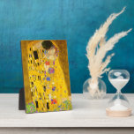 Gustav Klimt's The Kiss famous painting.  Plaque<br><div class="desc">Gustav Klimt's The Kiss famous painting. plaque.
Famous Gustav Klimt painting.</div>